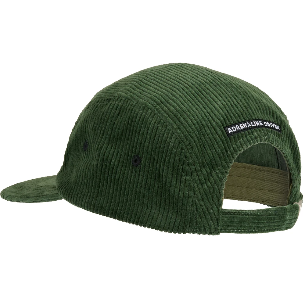 Groene Annox-pet uit ons assortiment, van achteren gezien met een verstelbare stoffen band.